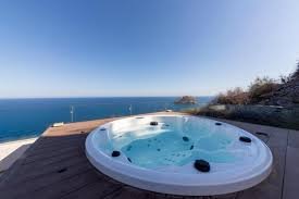 Villa Delfín de Lujo con Jacuzzi Frente al Mar