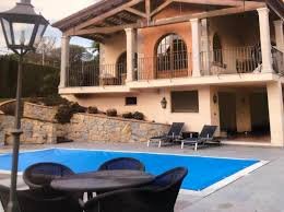 Chalet Boutique con Chimenea y Piscina Interior en Girona