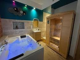 Escapada Romántica: Suite con Jacuzzi