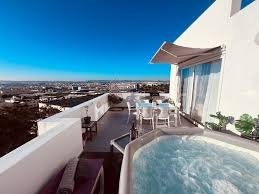 Penthouse LA88 SweetHome con Jacuzzi en San Ġwann - Precios Actualizados 2025