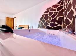 Jacuzzi en Benaocaz - CadizTime Apartments