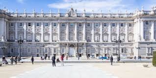 Visita Guiada al Palacio Real de Madrid: Acceso Sin Colas