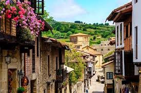 Capricho Gaudí y Bosque: Santander y Santillana del Mar