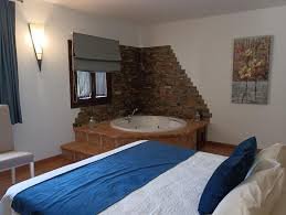 Hotel Rural Los Tadeos: Escapada en Zahara de la Sierra 2025