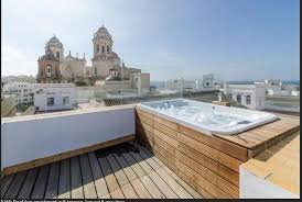 Ático con Espectaculares Vistas y Jacuzzi en Cádiz (Precios Actualizados 2025)