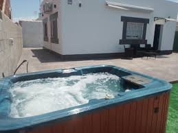 Refugio de Relax: Apartamento con Piscina y Jacuzzi en Chiclana