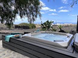 Encantadora Finca con Vistas al Mar y Jacuzzi en La Asomada (Precios Actualizados 2025)