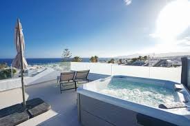 Terraza con Vista al Mar y Jacuzzi en Puerto del Carmen